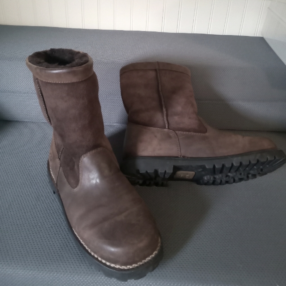 SOLD on Nextdoor Ugh boots